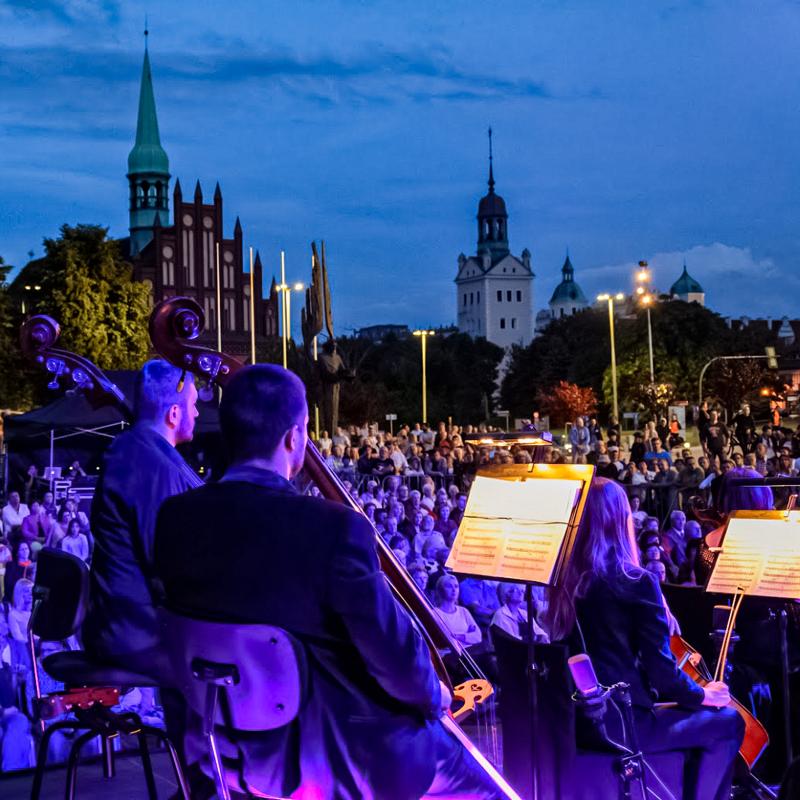 Sierpniowe przełomy, plac Solidarności w Szczecinie, Opera na Zamku